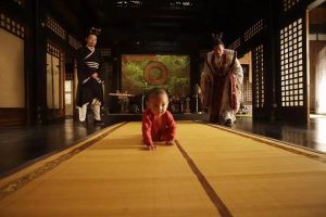 编剧写剧本时应该怎样抖包袱